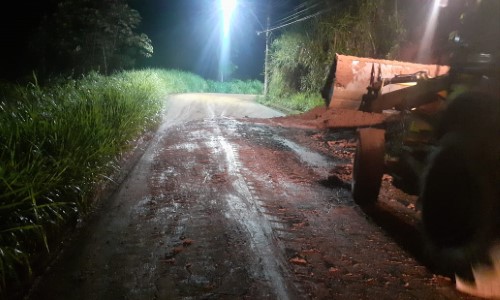 Prefeitura de Volta Redonda limpa e desobstrui vias após forte chuva